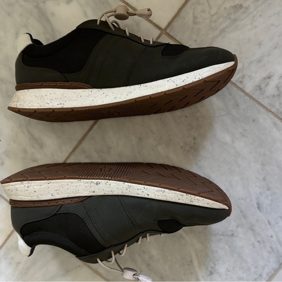 Ugg ReTrainer Women’s Forest Night Sneaker Size 8.5 Athleisure Travelcore - Picture 3 of 7
